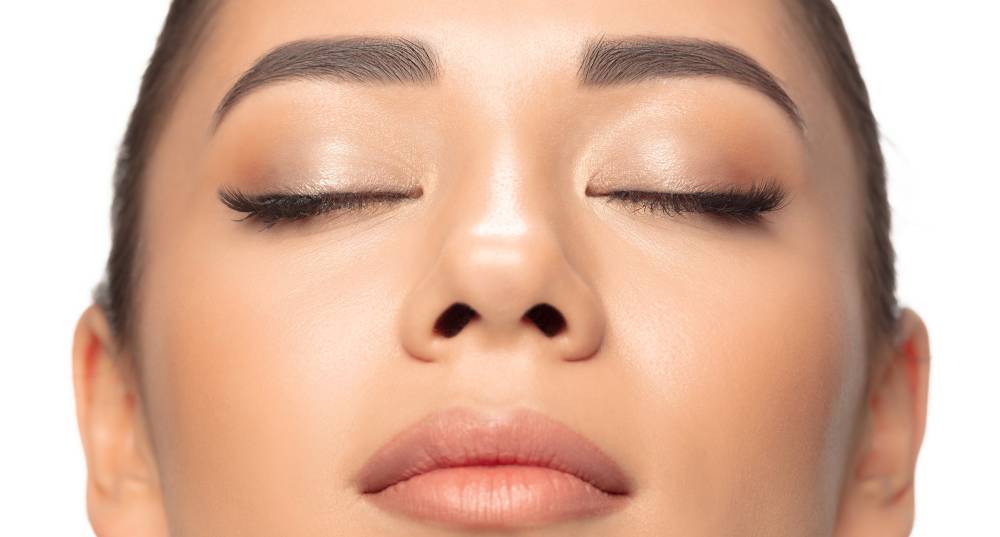 مزایای خرید بیگودی برای لیفت مژه در فروشگاه روژیا